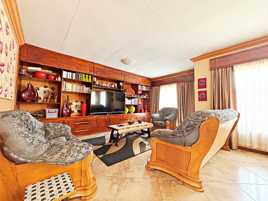 4 Bedroom Property for Sale in Eldoraigne Gauteng