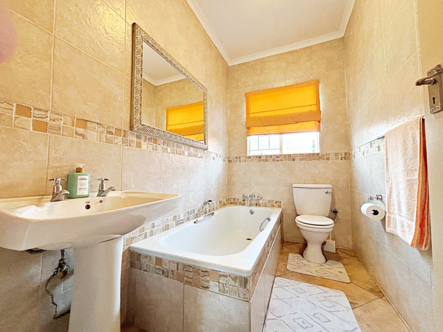 4 Bedroom Property for Sale in Eldoraigne Gauteng