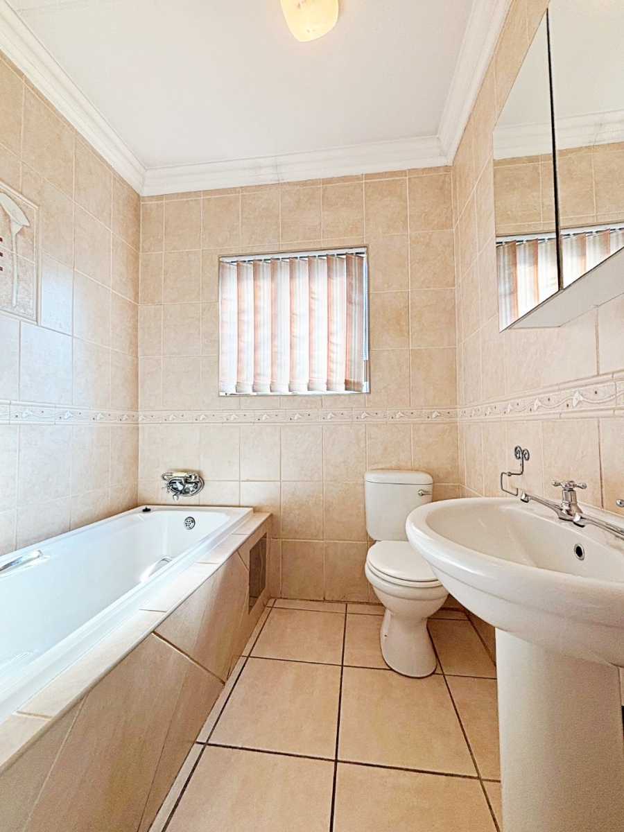 4 Bedroom Property for Sale in Eldoraigne Gauteng