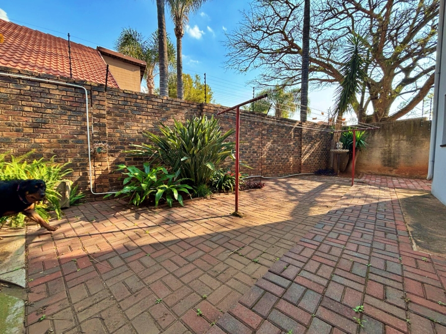 4 Bedroom Property for Sale in Eldoraigne Gauteng