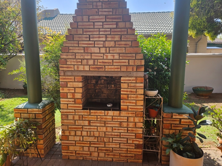 3 Bedroom Property for Sale in Glen Marais Gauteng