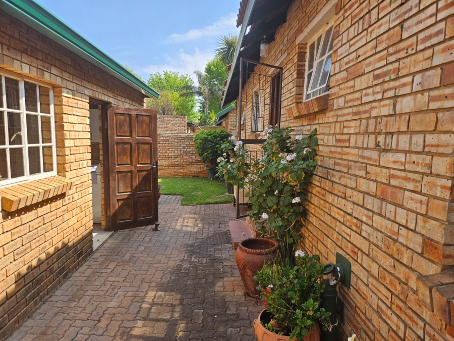 3 Bedroom Property for Sale in Glen Marais Gauteng