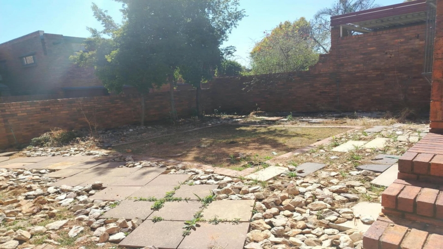 3 Bedroom Property for Sale in Maroelana Gauteng