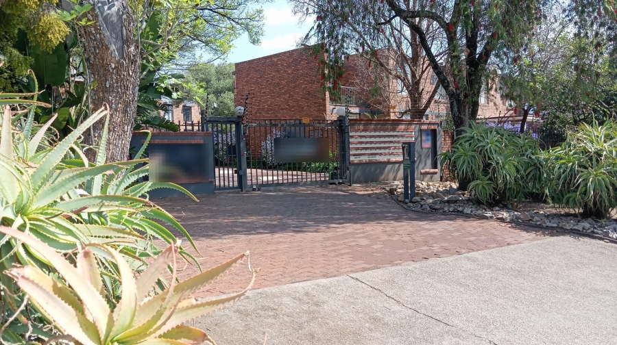 3 Bedroom Property for Sale in Maroelana Gauteng