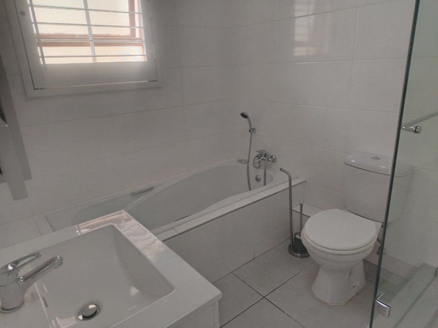 To Let 2 Bedroom Property for Rent in Khyber Rock Gauteng