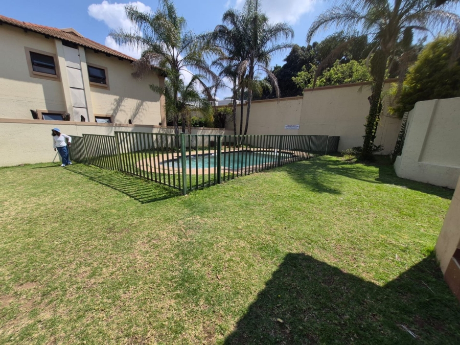 To Let 2 Bedroom Property for Rent in Khyber Rock Gauteng