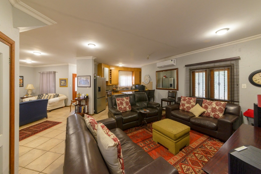  Bedroom Property for Sale in Faerie Glen Gauteng