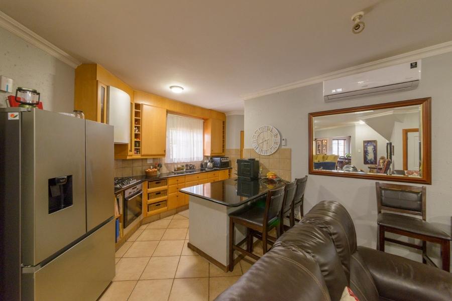  Bedroom Property for Sale in Faerie Glen Gauteng