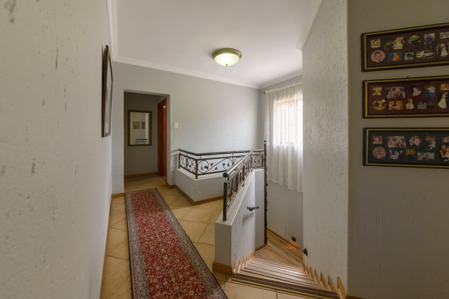  Bedroom Property for Sale in Faerie Glen Gauteng