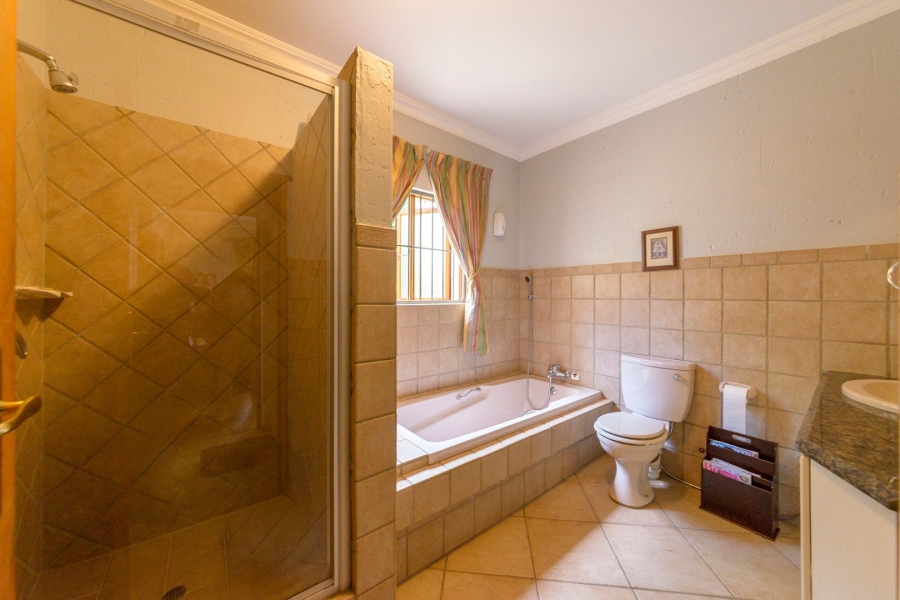  Bedroom Property for Sale in Faerie Glen Gauteng