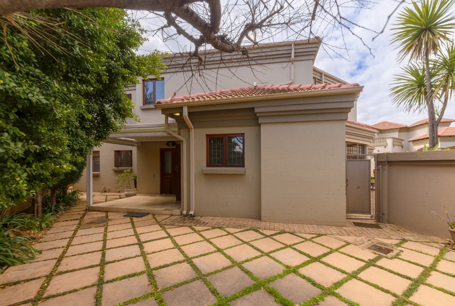  Bedroom Property for Sale in Faerie Glen Gauteng