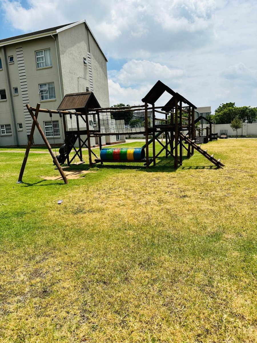 2 Bedroom Property for Sale in Blue Hills Gauteng
