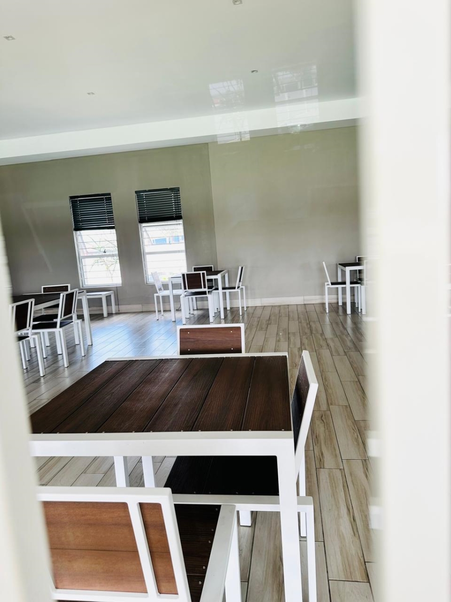 2 Bedroom Property for Sale in Blue Hills Gauteng