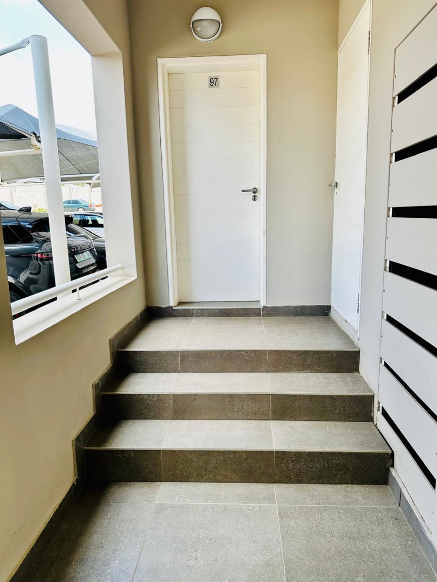 2 Bedroom Property for Sale in Blue Hills Gauteng