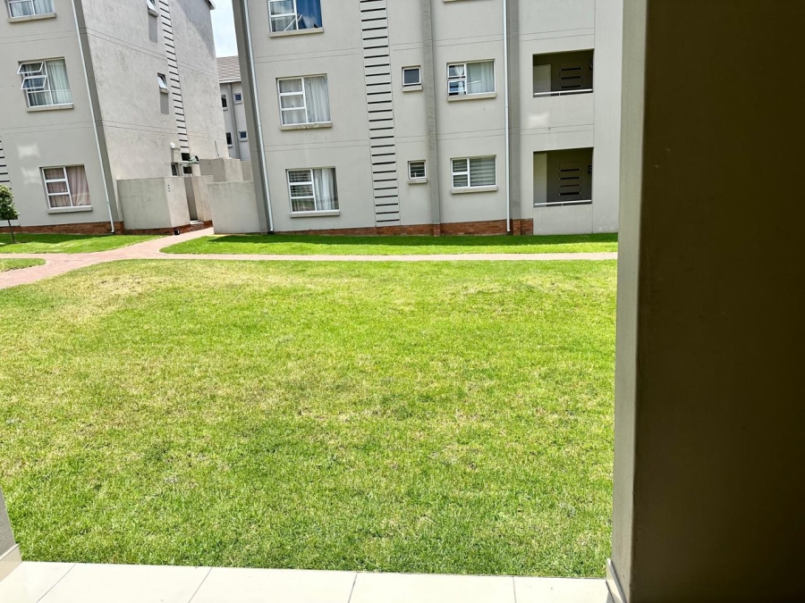 2 Bedroom Property for Sale in Blue Hills Gauteng
