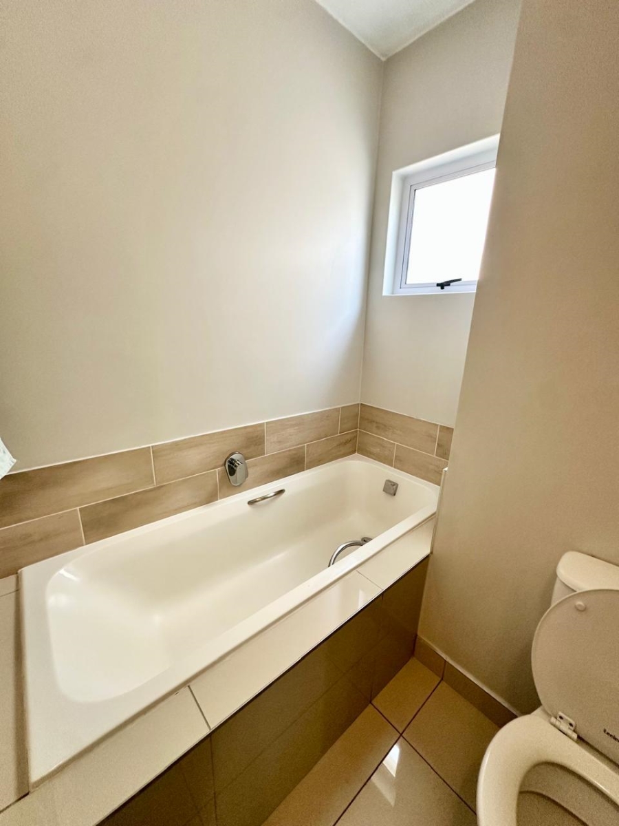 2 Bedroom Property for Sale in Blue Hills Gauteng