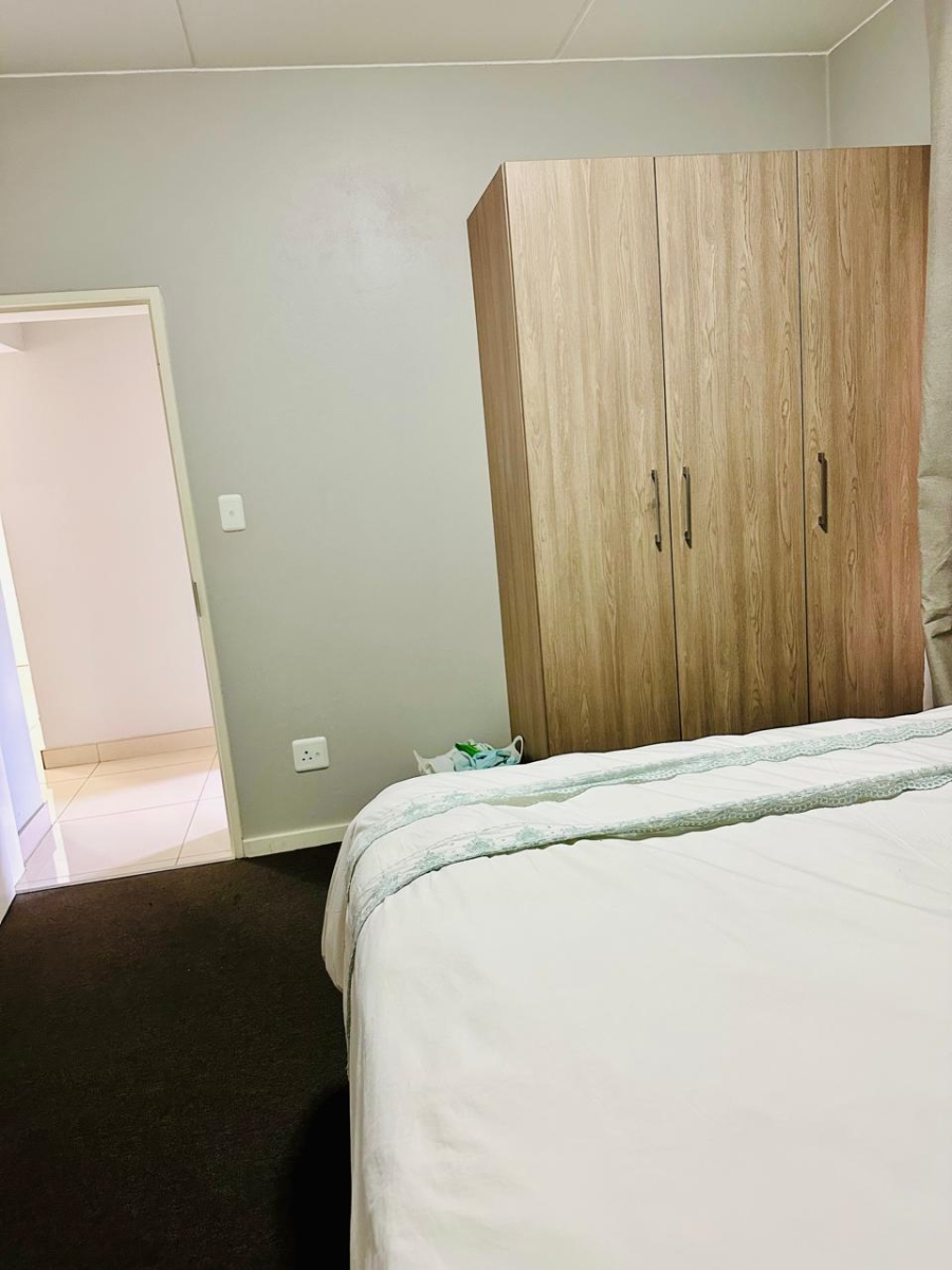 2 Bedroom Property for Sale in Blue Hills Gauteng