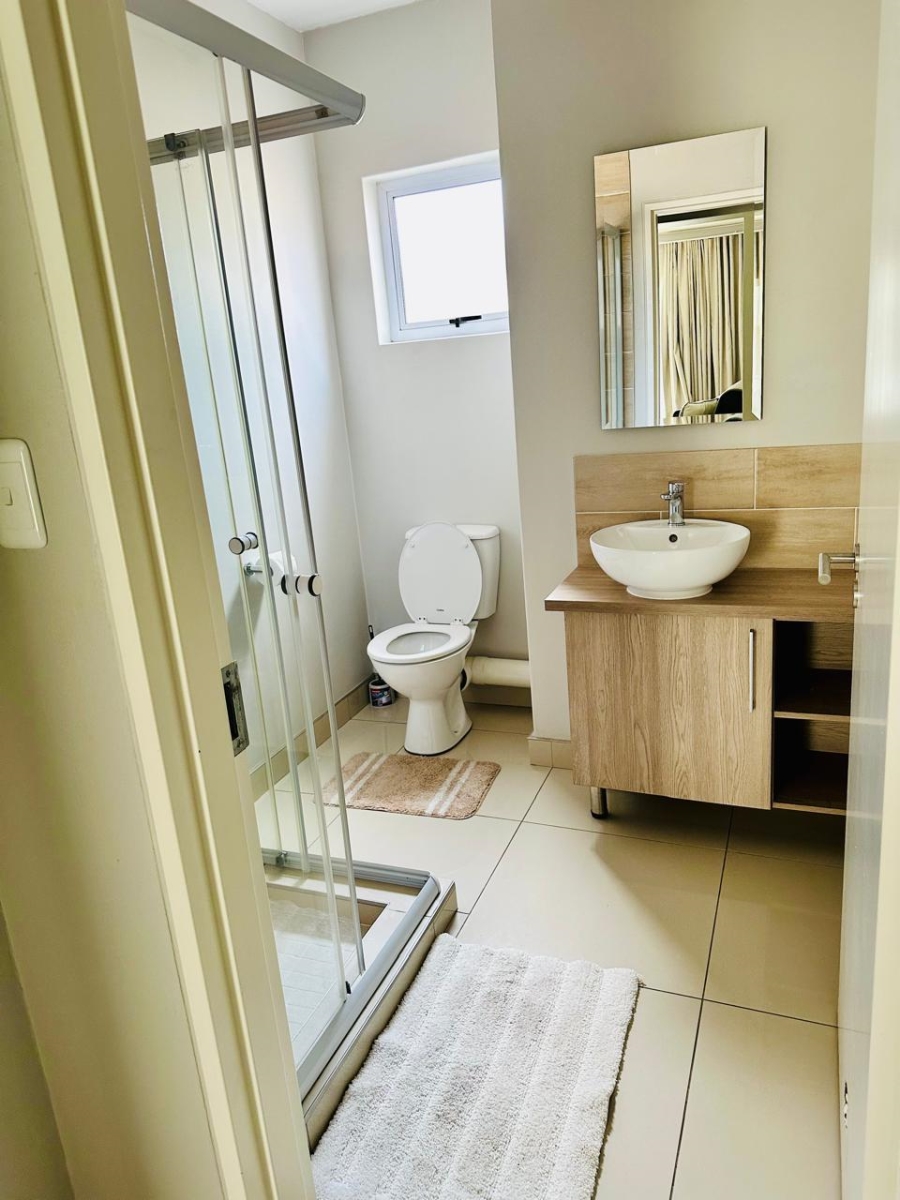 2 Bedroom Property for Sale in Blue Hills Gauteng