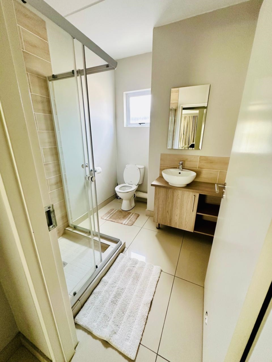 2 Bedroom Property for Sale in Blue Hills Gauteng