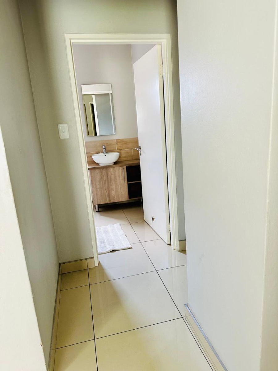 2 Bedroom Property for Sale in Blue Hills Gauteng