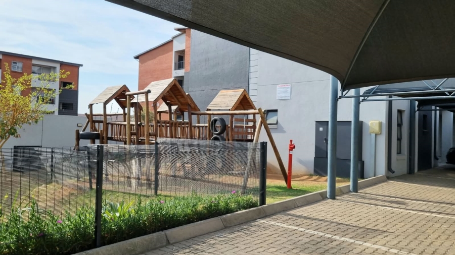 1 Bedroom Property for Sale in Grand Central Gauteng