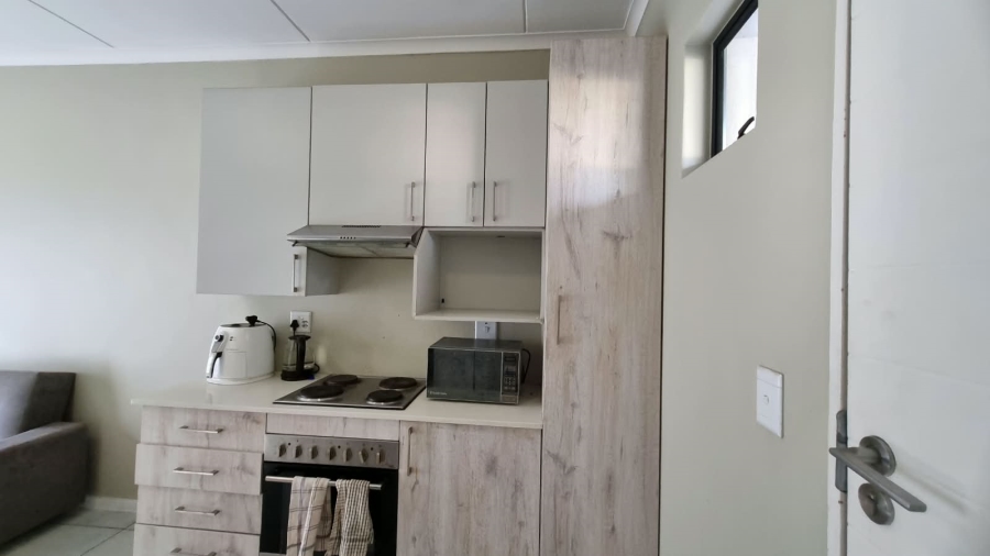 1 Bedroom Property for Sale in Grand Central Gauteng
