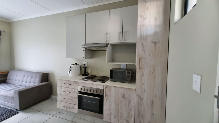 1 Bedroom Property for Sale in Grand Central Gauteng