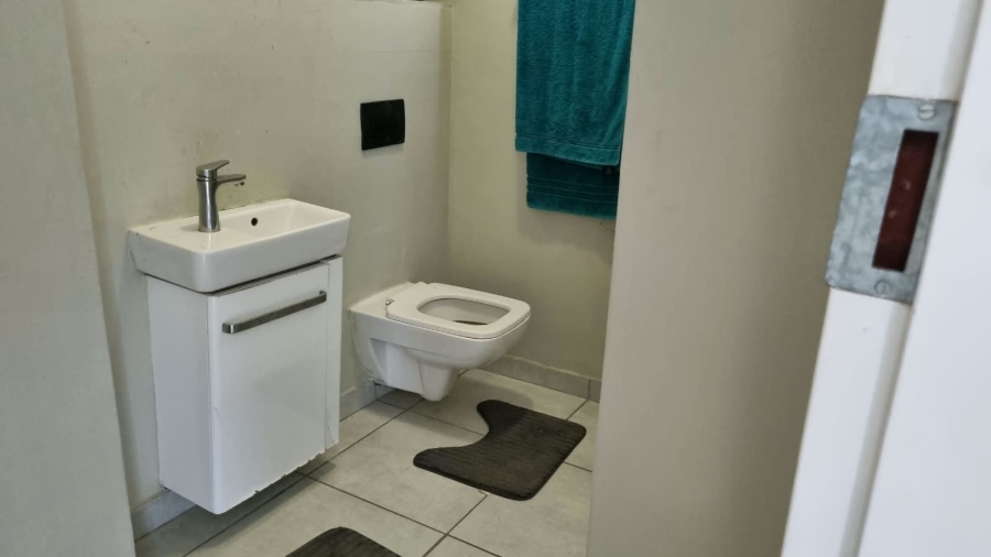 1 Bedroom Property for Sale in Grand Central Gauteng