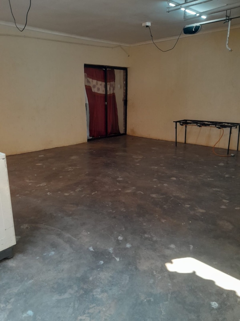 5 Bedroom Property for Sale in The Orchards Gauteng
