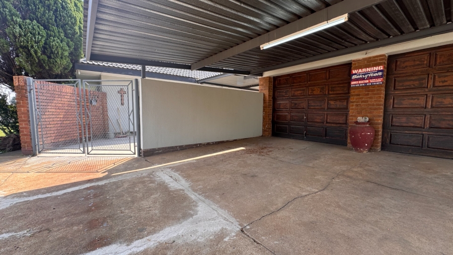 4 Bedroom Property for Sale in Risiville Gauteng