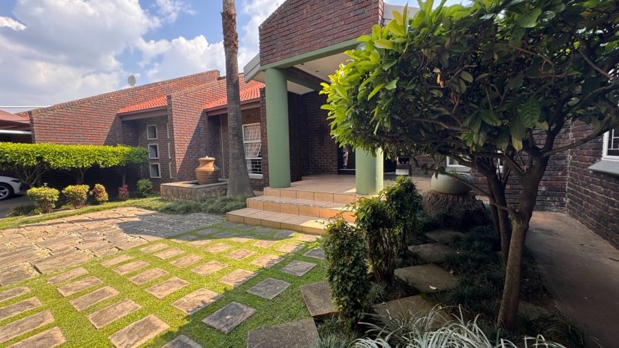 4 Bedroom Property for Sale in Three Rivers East Gauteng