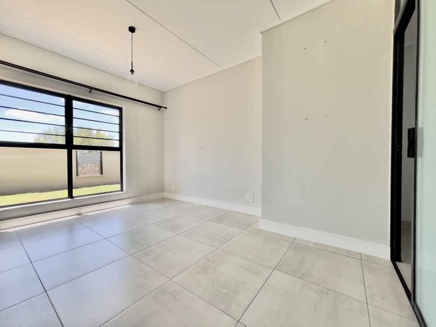 To Let 3 Bedroom Property for Rent in The Polofields Gauteng