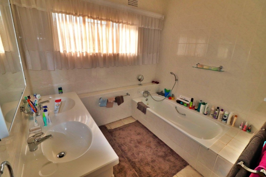 3 Bedroom Property for Sale in Dawnview Gauteng