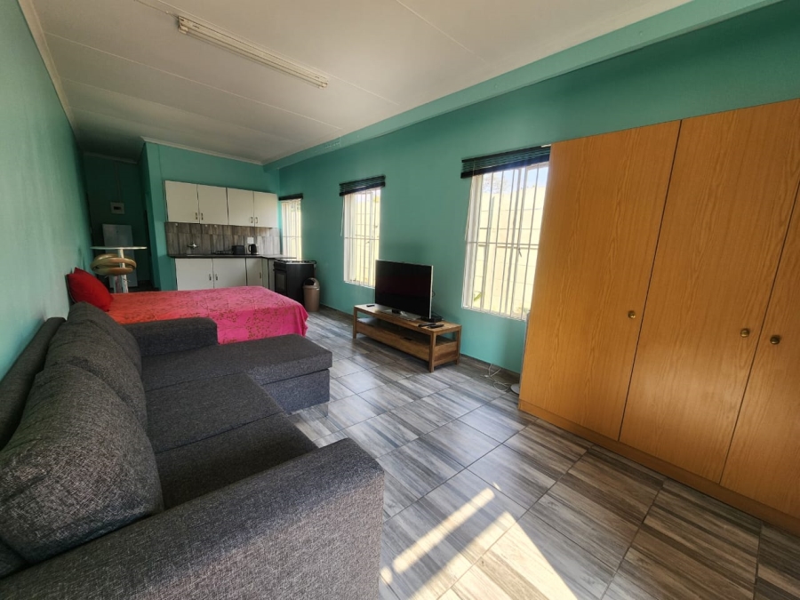 To Let  Bedroom Property for Rent in Brackenhurst Gauteng