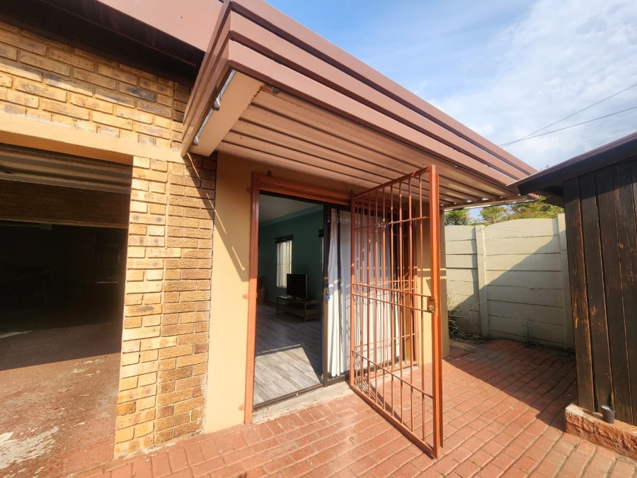 To Let  Bedroom Property for Rent in Brackenhurst Gauteng