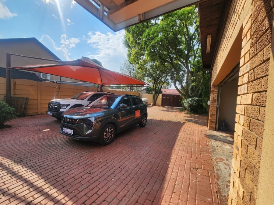 To Let  Bedroom Property for Rent in Brackenhurst Gauteng