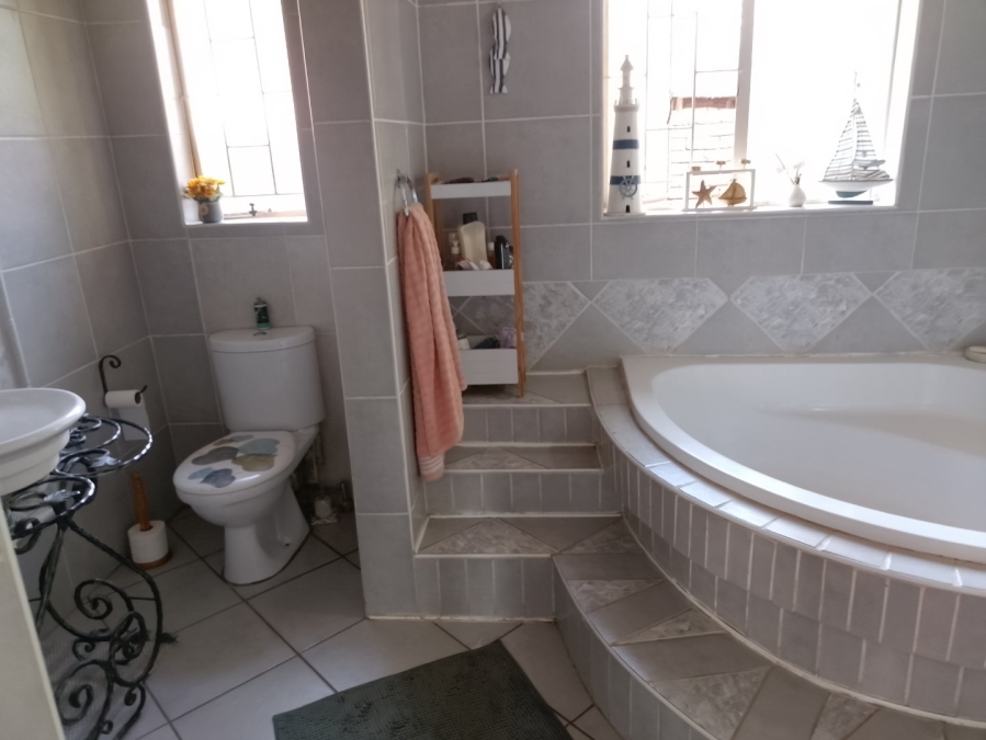 5 Bedroom Property for Sale in Murrayfield Gauteng