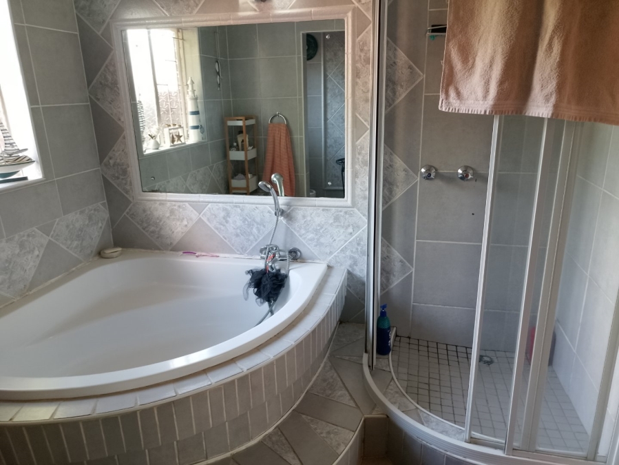 5 Bedroom Property for Sale in Murrayfield Gauteng