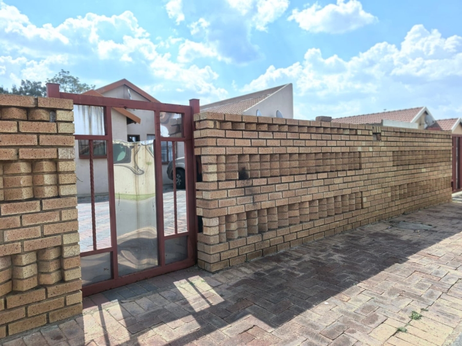 7 Bedroom Property for Sale in Payneville Gauteng