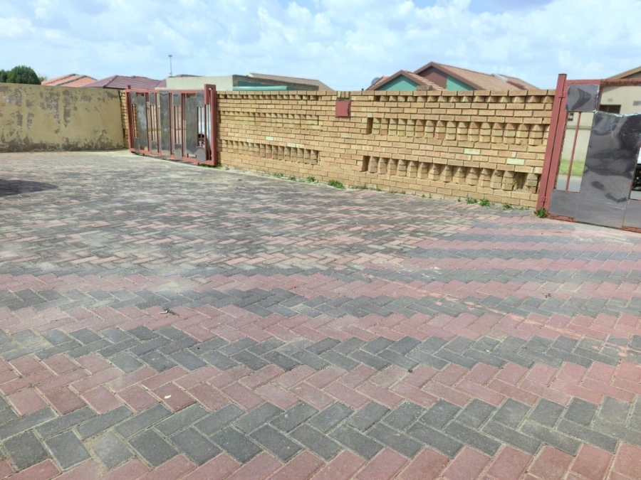 7 Bedroom Property for Sale in Payneville Gauteng