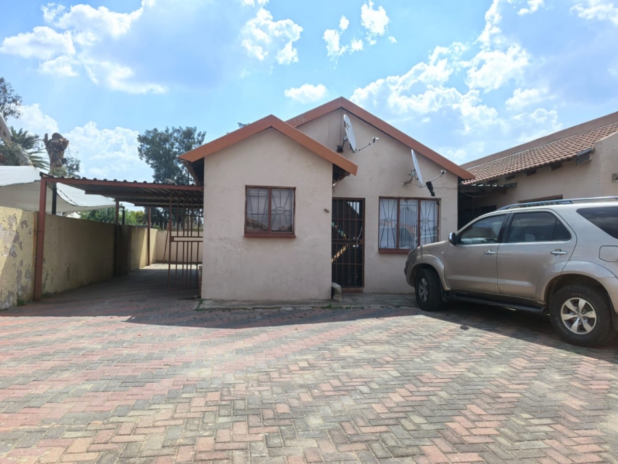 7 Bedroom Property for Sale in Payneville Gauteng