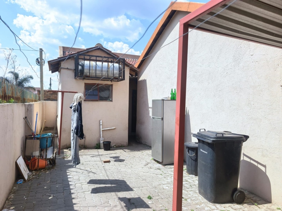 7 Bedroom Property for Sale in Payneville Gauteng