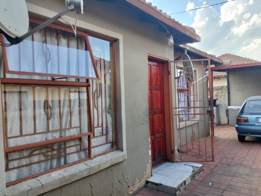 4 Bedroom Property for Sale in Clayville Gauteng