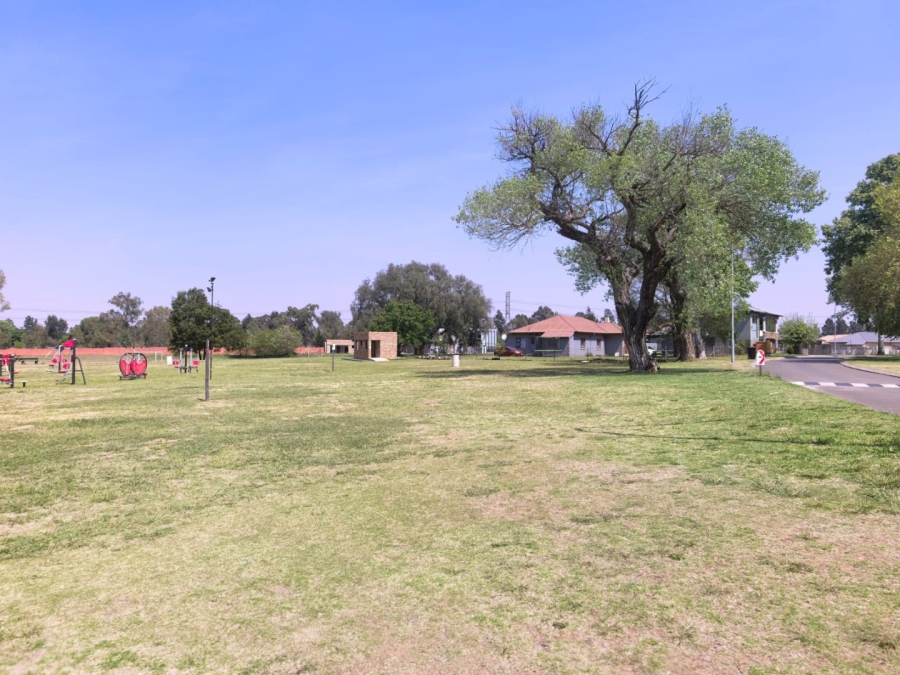 Commercial Property for Sale in Strubenvale Gauteng