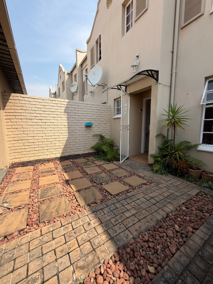 2 Bedroom Property for Sale in New Redruth Gauteng