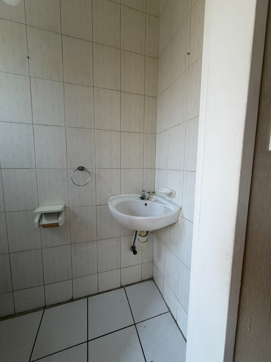 2 Bedroom Property for Sale in New Redruth Gauteng