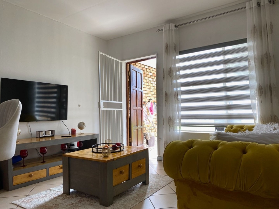 2 Bedroom Property for Sale in Honeypark Gauteng