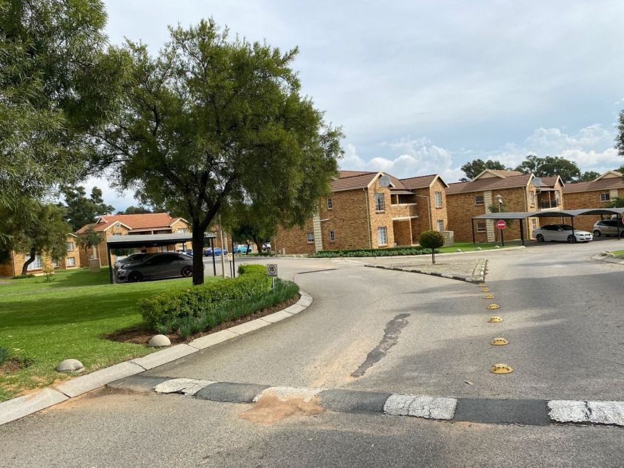 2 Bedroom Property for Sale in Honeypark Gauteng