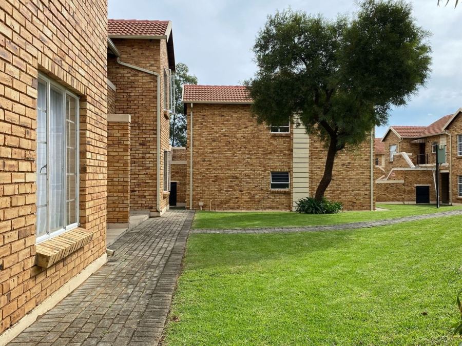 2 Bedroom Property for Sale in Honeypark Gauteng