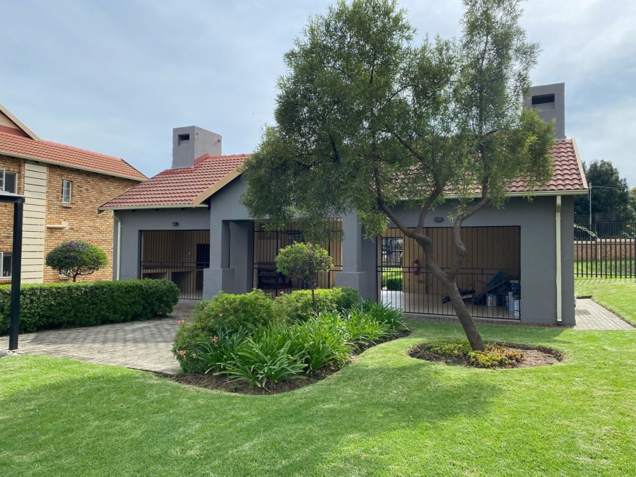 2 Bedroom Property for Sale in Honeypark Gauteng